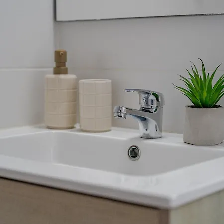 2bdr Ocean View & Large Private Terrace In *