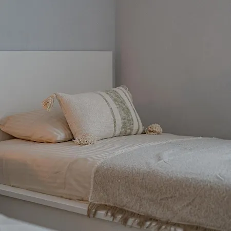 2bdr Ocean View & Large Private Terrace In