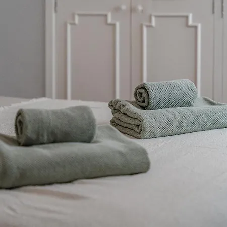 2bdr Ocean View & Large Private Terrace In *