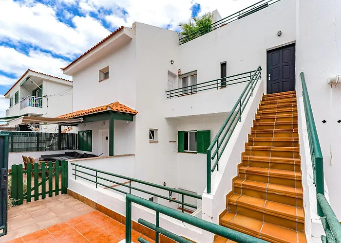 2bdr Ocean View & Large Private Terrace In