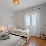 2bdr Ocean View & Large Private Terrace In Apartment *