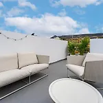 2bdr Ocean View & Large Private Terrace In Apartment *