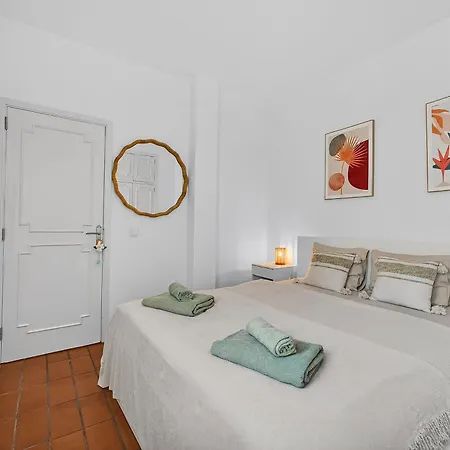 2bdr Ocean View & Large Private Terrace In *
