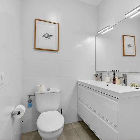 2bdr Ocean View & Large Private Terrace In *