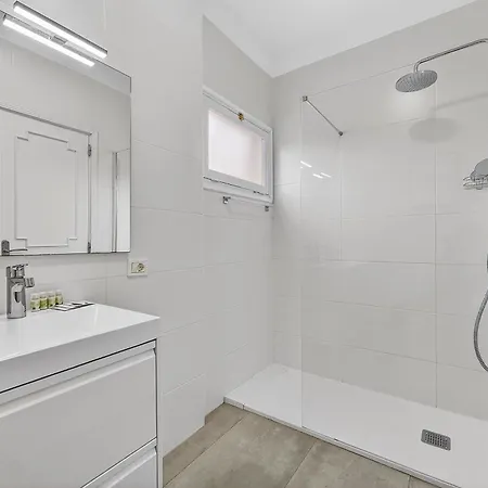 2bdr Ocean View & Large Private Terrace In Appartement