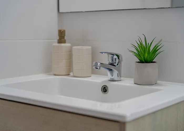 2bdr Ocean View & Large Private Terrace In *