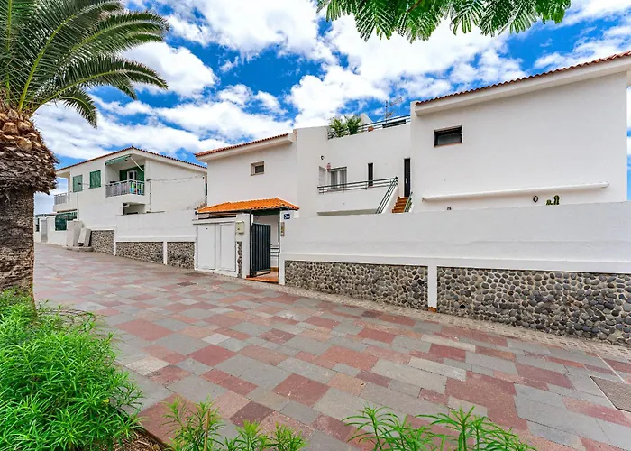 2bdr Ocean View & Large Private Terrace In