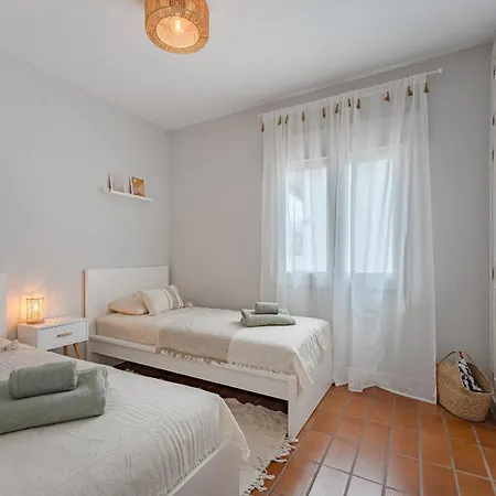 2bdr Ocean View & Large Private Terrace In דירה *