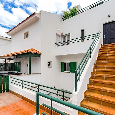 2bdr Ocean View & Large Private Terrace In